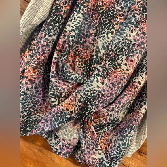 Zac & Rachel size 1x Gray color swirl Tie Front Blouse - Picture 2 of 4